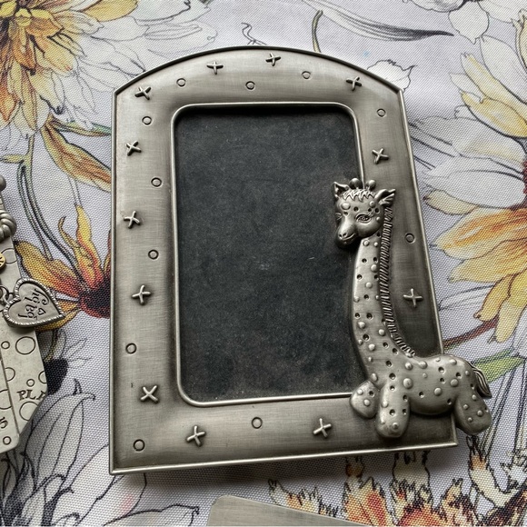 Fetco Bundle of 4 + BONUS Metal Picture Frames Baby Blocks Zoo Animals Moon Star - Picture 3 of 11